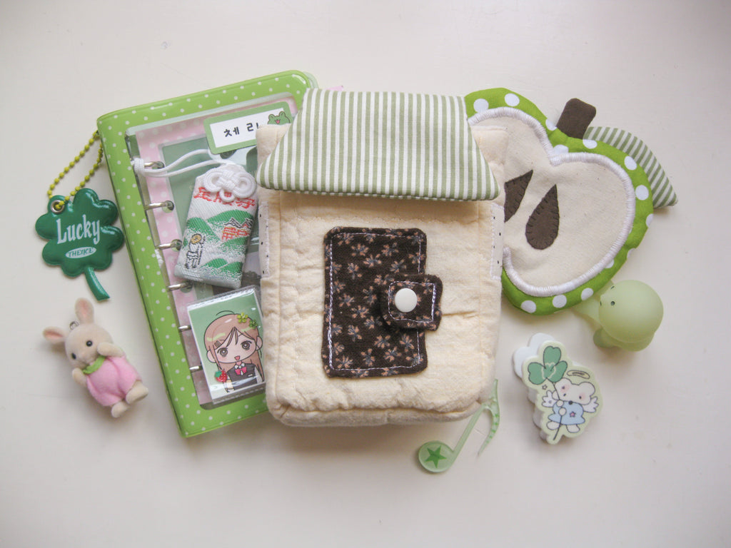 home sweet home camera pouch (cottage)