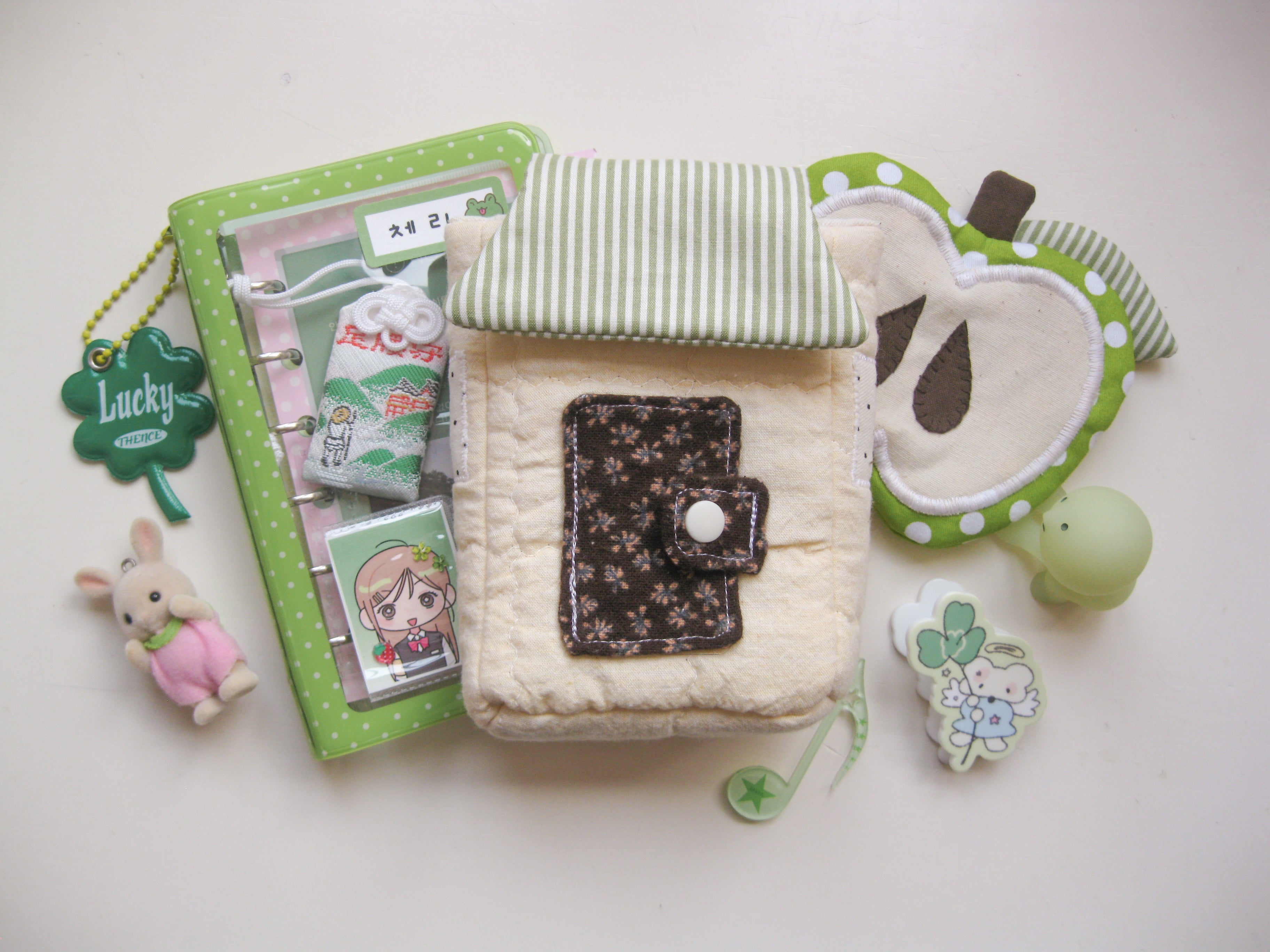 home sweet home camera pouch (cottage)