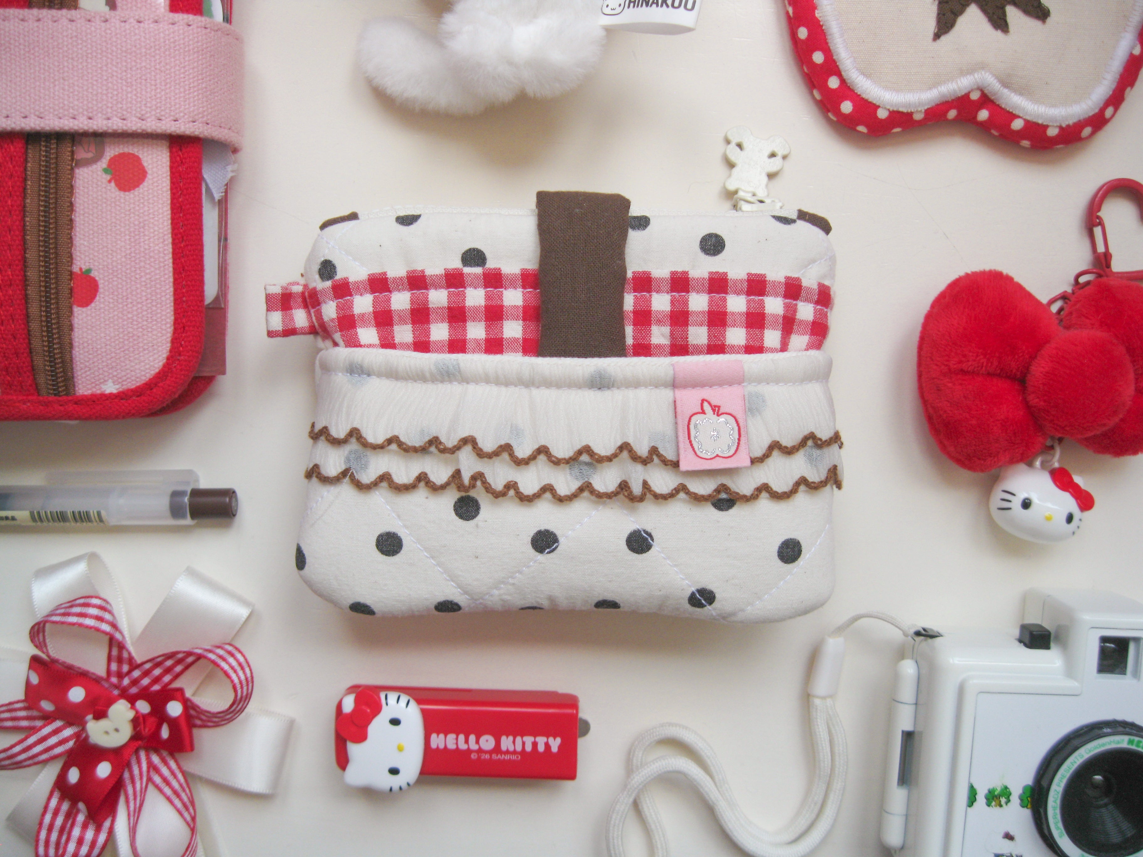 puffy wallet (apple)