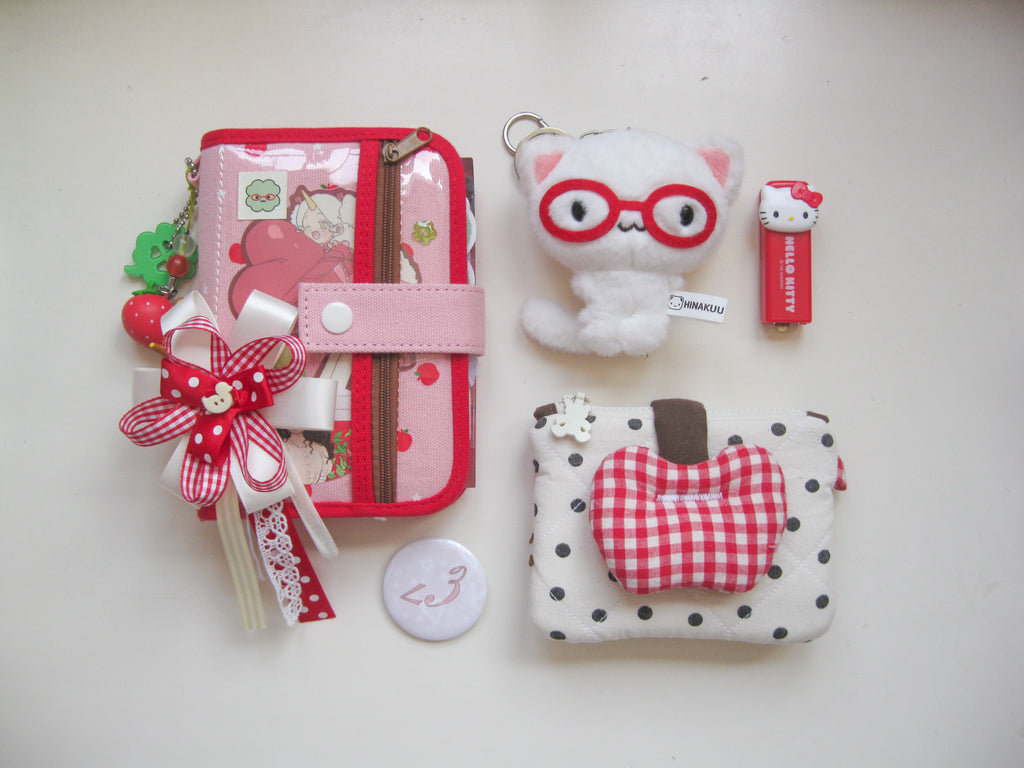 puffy wallet (apple)